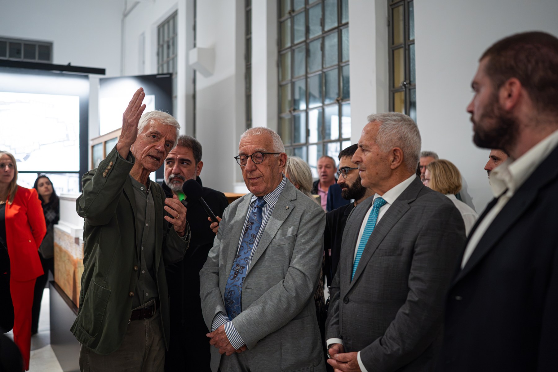 Ξενάγηση στους χώρους της έκθεσης μετά τις ομιλίες.
